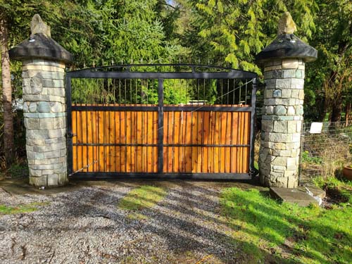 Process of working with a fence company for custom designs